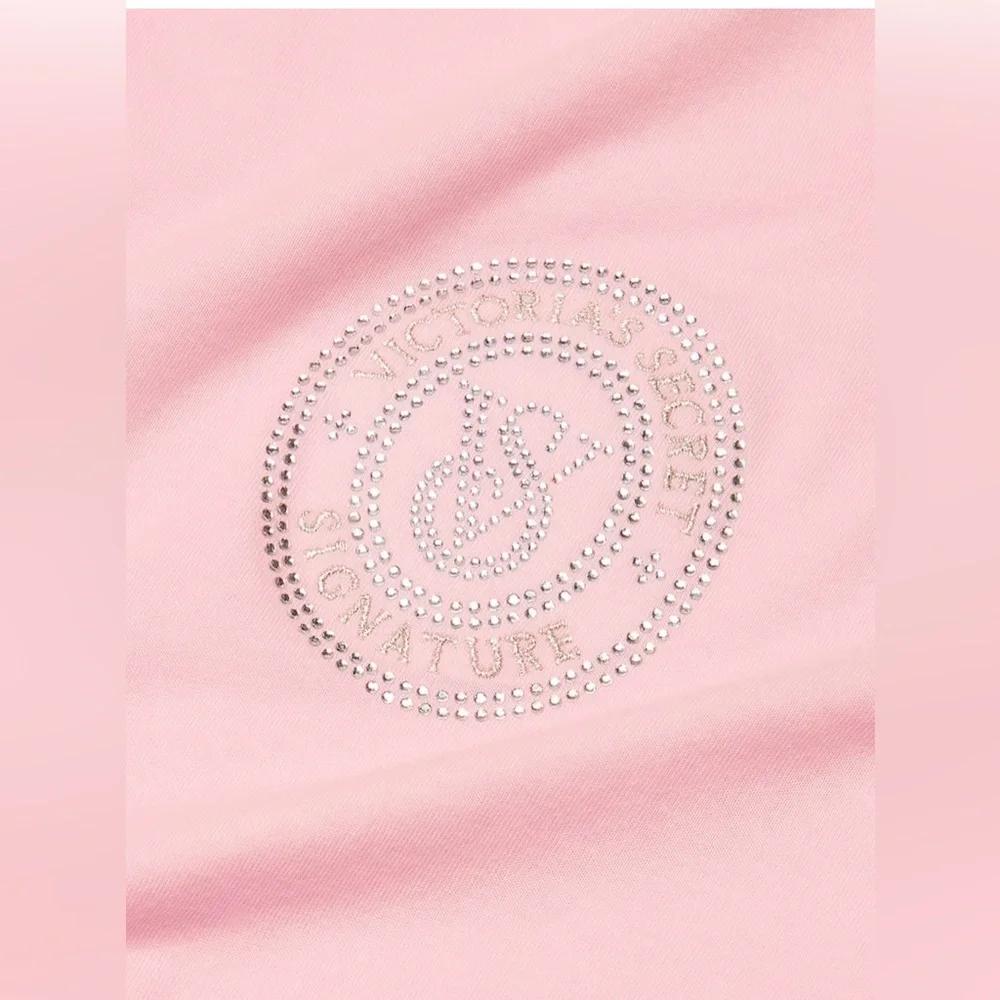 VICTORIA SECRET FAUX FUR TOTE,COZY FLEECE BLANKET,T-JAMA WITH PINK STRIPE - Picture 8 of 12